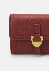 Coccinelle CAMPUS - Denarnica - rosewood
