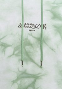 Thumbnail Image 3