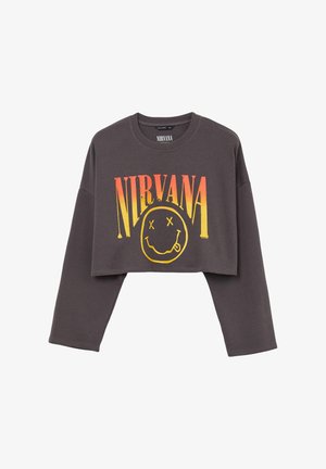 Maglietta grigia a maniche lunghe tagliata, con il logo Nirvana giallo e arancione con una faccina sorridente al centro. Tessuto morbido.