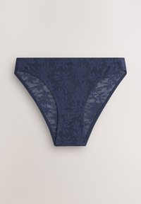 Culotte bikini en dentelle bleu marine avec motif floral, texture douce, ceinture élastique et coupe couvrante. Tissu léger avec des détails complexes.