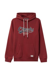 Sudadera roja hecha de un tejido suave, con un bolsillo frontal tipo canguro, capucha con cordón y logo impreso "Creeks Original" en el pecho.