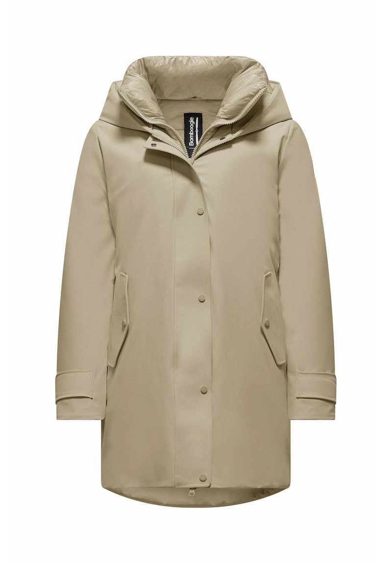 Beige waterdichte jack met capuchon, drukknoopsluiting, twee zijzakken en een gladde textuur, voorzien van een ritssluiting en een hoge kraag.