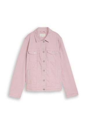 Hellrosa Jeansjacke mit langen Ärmeln, Knopfleiste vorne, zwei Brusttaschen mit Klappen und seitlichen Einschubtaschen, flach auf weißem Hintergrund ausgelegt.