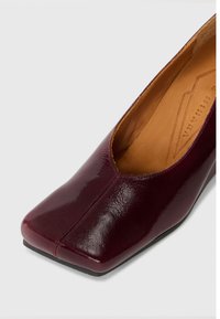 Chie Mihara QUTIE - Escarpins compensés - grape