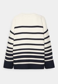Navy- und weißgestreifter Pullover mit gerippter Struktur, rundem Ausschnitt und überschnittenen Schultern. Die Länge ist hüftlang und hat eine lockere Passform.
