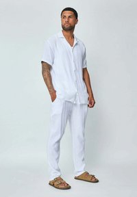 FRILIVIN ENSEMBLE - Pantalon classique - blanc