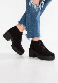 Victoria Shoes Boots à talons - black