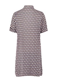 Košile s krátkým rukávem vyrobená z měkké tkaniny s geometrickým vzorem v námořnické, krémové a broskvové barvě. Má klasický límec a uvolněný střih.