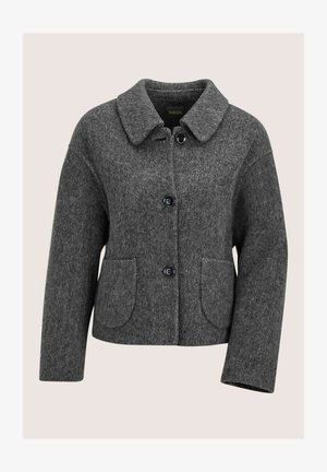 Grijze wollen herringbone jas met brede kraag, drie zwarte knopen, lange mouwen en twee voorzakken.