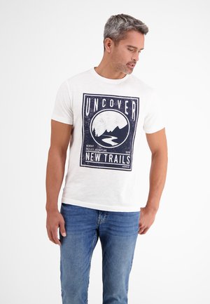 UNCOVER NEW TRAILS - Print T-shirt - offwhites