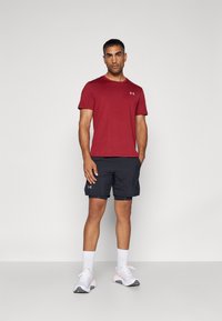 Under Armour LAUNCH - Camiseta deportiva - cardinal