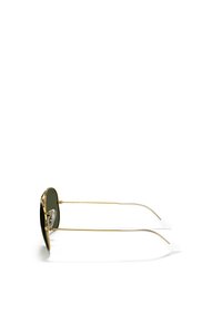 Occhiali da sole aviator dorati con lenti verde scuro, montatura in metallo sottile, supporti per il naso regolabili e punte in plastica bianca sulle estremità delle asticelle.