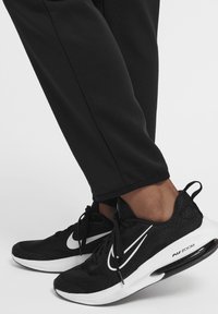 Nike Performance WINTER - Treniņtērpa apakšdaļas - black black white