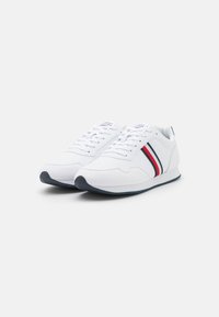 Tommy Hilfiger CORE RUNNER - Tenisky - white