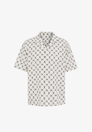 Chemise à manches courtes avec tissu blanc et motif géométrique circulaire brun foncé, col ouvert et boutons sur le devant.