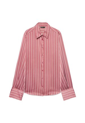 Camicia a maniche lunghe con bottoni, con righe verticali bianche su sfondo rosa, colletto a punta e polsini larghi.