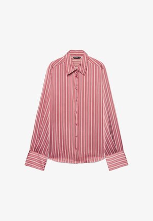 Camicia a maniche lunghe con bottoni, con righe verticali bianche su sfondo rosa, colletto a punta e polsini larghi.