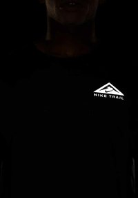 Nike Performance SOLAR CHASE - Športne majice - black/white