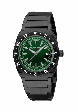 Zwart metalen horloge met groene wijzerplaat, zilveren uurmarkeringen, drie wijzers, datumvenster op 3 uur en een 24-uurs lunette gemarkeerd in het wit.