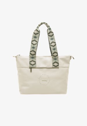 Sac fourre-tout en cuir blanc avec une finition texturée, arborant une bandoulière à motif vert et une poche zippée à l'avant. Détail de logo circulaire à l'avant.