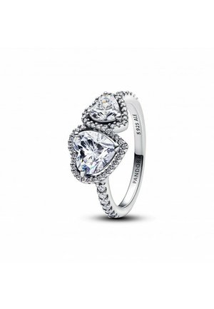 Ring aus Sterling-Silber mit zwei herzförmigen Zirkonia-Steinen, umringt von kleineren klaren Steinen entlang des Rings. Mit der Markierung „S925 ALE“. 