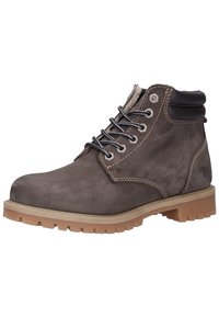 Bota de piel marrón hasta el tobillo con suela de goma, diseño con cordones y cuello acolchado. Presenta costuras en contraste y un acabado texturizado.