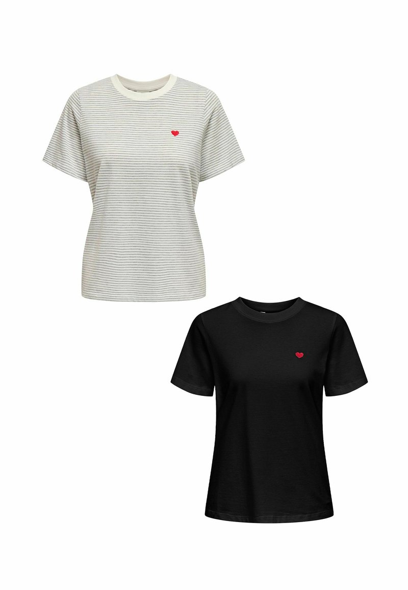 Gestreiftes hellgraues T-Shirt mit einem roten Herzdesign auf der Brust, über einem einfarbigen schwarzen T-Shirt mit demselben Herzdruck.
