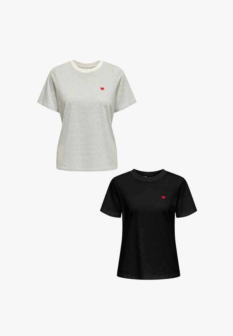 Gestreiftes hellgraues T-Shirt mit einem roten Herzdesign auf der Brust, über einem einfarbigen schwarzen T-Shirt mit demselben Herzdruck.