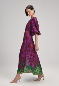 adL V-NECK CUT- OUT DETAILED - Maksimekko - printed damson