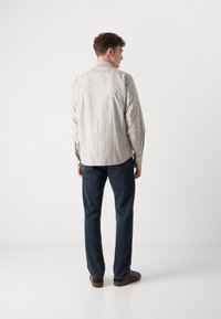 BOSS RICOPLUS_M - Camicia - grey/sand