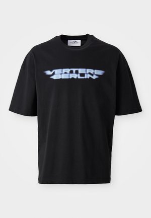 Black short-sleeve t-shirt made of cotton with a round neck. Features a blue gradient logo text "VERTERE BERLIN" on the front.