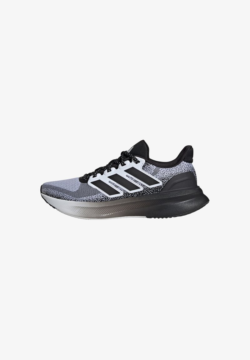 Scarpa da corsa in nero, bianco e grigio con tomaia in mesh testurizzato, silhouette snella, tre strisce nere e suola ammortizzata.