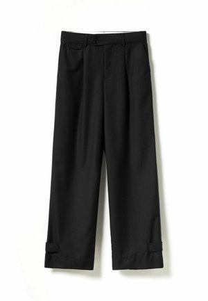 Pantaloni neri a gamba larga con una texture liscia, dotati di chiusura a doppio bottone, tasche laterali e polsini con dettagli a patta.