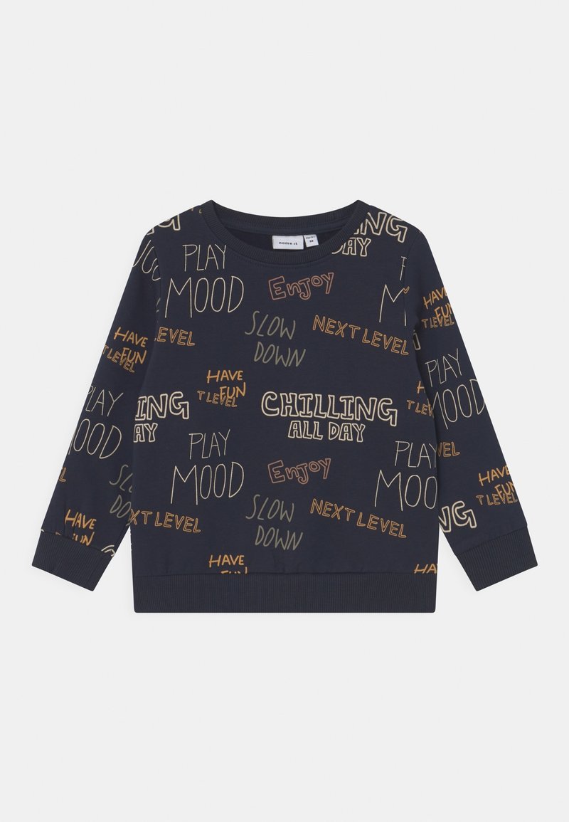 Sweat à manches longues pour enfants en marine avec des poignets côtelés et un imprimé de texte incluant "Chilling All Day", "Play Mood" et "Next Level".
