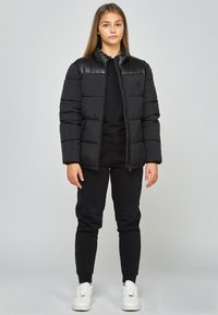 SIKSILK - ZIP THROUGH BUBBLE - Téli dzseki - black Miniatűr kép 1