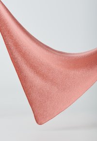 OPUS AMADSI  - Halsdoek - mellow rose
