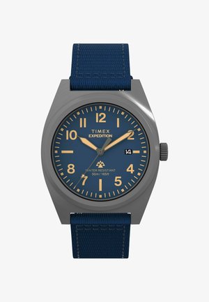 Timex Expedition horloge met een grijze kast, blauwe wijzerplaat en beige uurmarkeringen. Het heeft een marineblauwe textuurband en is waterbestendig tot 50 meter.
