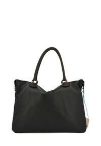 Borsa a tracolla in pelle nera texurizzata con manici duali marroni e accessori in argento. Presenta un design morbido e sformato e un'etichetta con un accento blu.