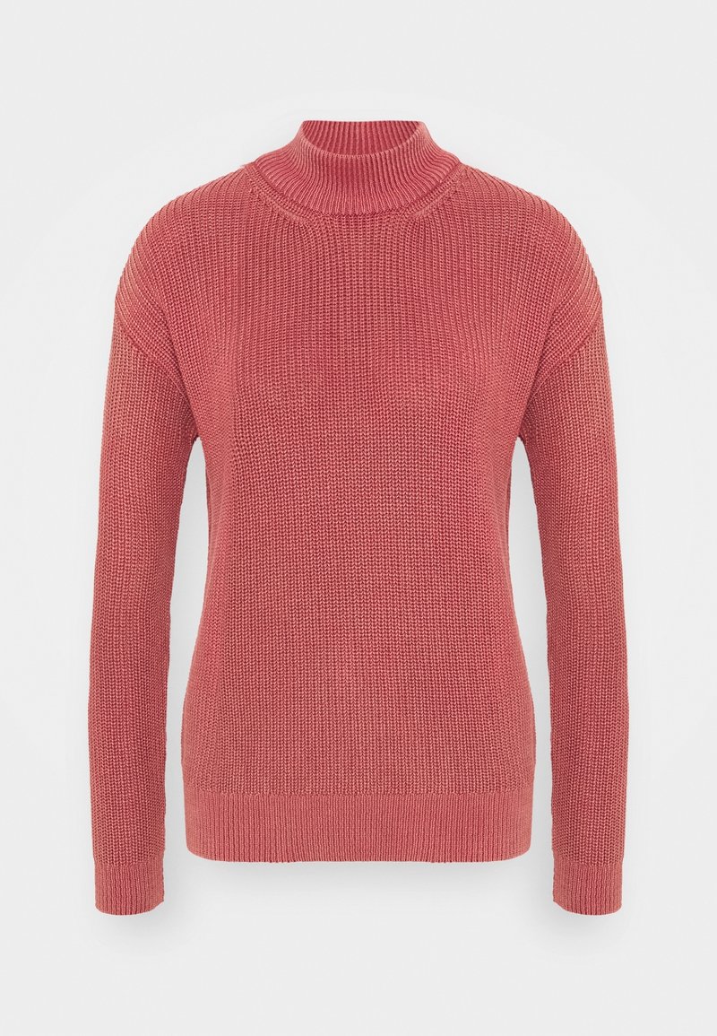 Dzianinowy sweter w miękkim kolorze koralowym, z wysokim, prążkowanym dekoltem i długimi rękawami, z wyraźnym wzorem i dopasowaną talią.