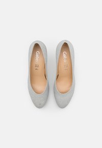Ballerines femmes pailletées argentées, taille 4,5, étiquetées "Gabor Soft & Smart", vues de dessus sur fond blanc.