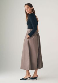 THE SET REGULAR FIT - 2 PACK  FULL MIDI  - Fustă în formă de A - black taupe brown