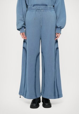 TRACK PANTS - Treniņtērpa apakšdaļas - blue