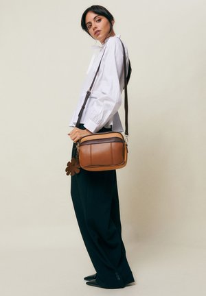 MISAKO FILIBERTI - Bandolera - brown