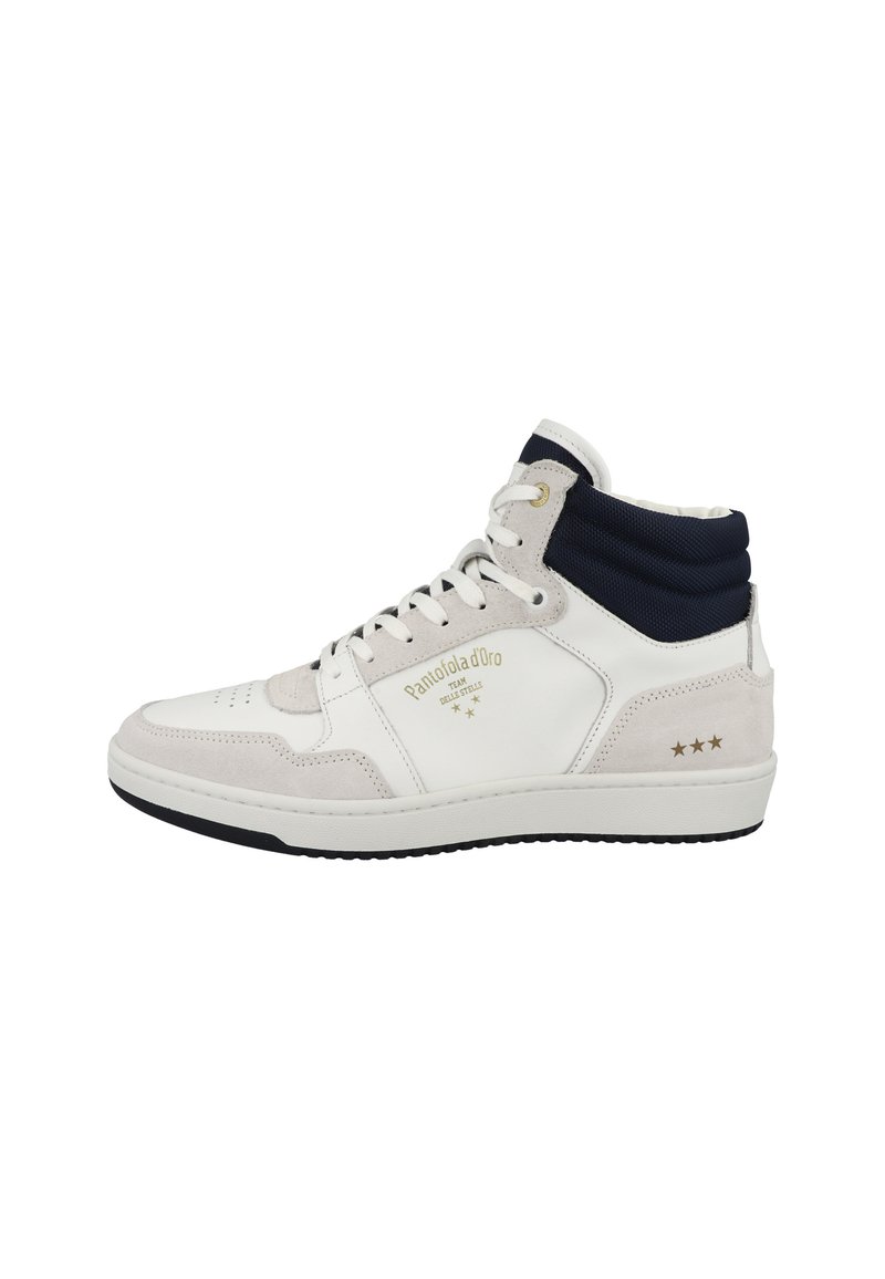 Visoke superge iz belega usnja in sive nubuk usnjene. Imajo mornarsko modre dodatke, zlat logotip in štiri zvezde na peti. Guma podplat.