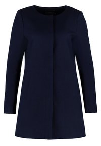 Mörkblå kappa med rund hals, långa ärmar, texturerad tyg, rak skärning och två sidofickor. Ingen knäppning eller dragkedja.