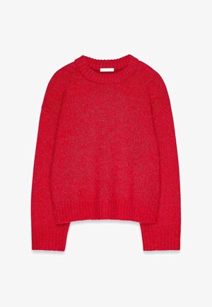 Červený pletený sveter s rebrovaným okrúhlym výstrihom, spadnutými ramennými švami a rebrovanými manžetami a lemom. Textúrovaný vzor so subtílnymi metalickými vláknami.