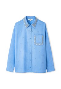 Lichtblauw overhemd met kraag, versierd met zilveren studs en een zak met een studded omranding. Regelmatige pasvorm.
