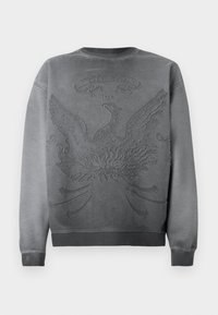 Grå sweatshirt med et tekstureret, hævet grafik af en fugl, der genfødes, samt dekorative elementer. Rund halsudskæring og ribbede manchetter fuldender designet.