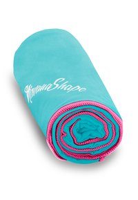 Aufgerolltes türkises Handtuch mit rosa Akzenten und Nähten. Auf der Oberfläche steht „HirvanaShape“ in weißer Schrift. Weiches, leichtes Material.