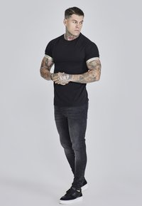 SIKSILK TECH - T-shirt - bas - black